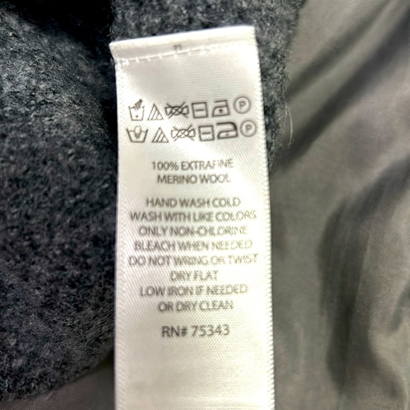 TAHARI 💯 extrafine MERINO WOOL KIDS SWEATSHIRT - Picture 4 of 4